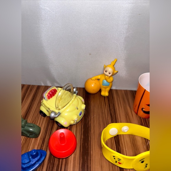 Random Junk Drawer Toy Lot - Picture 6 of 14